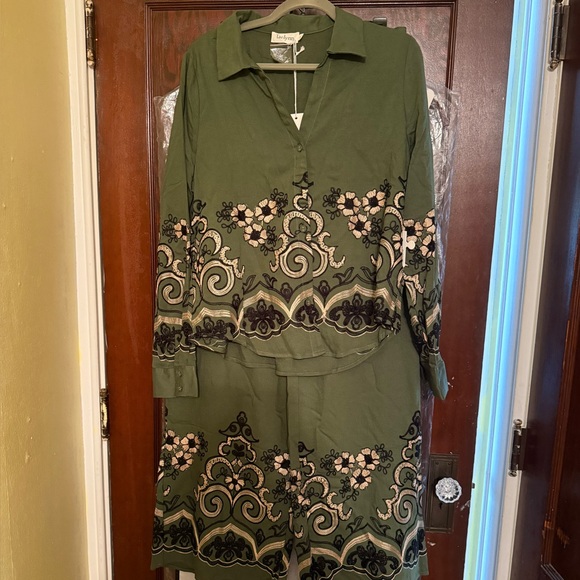 Green Embroidered Two-Piece Set - Picture 1 of 3